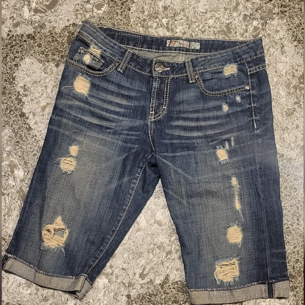 Bke Madison Distressed Bermuda shorts - Picture 1 of 9